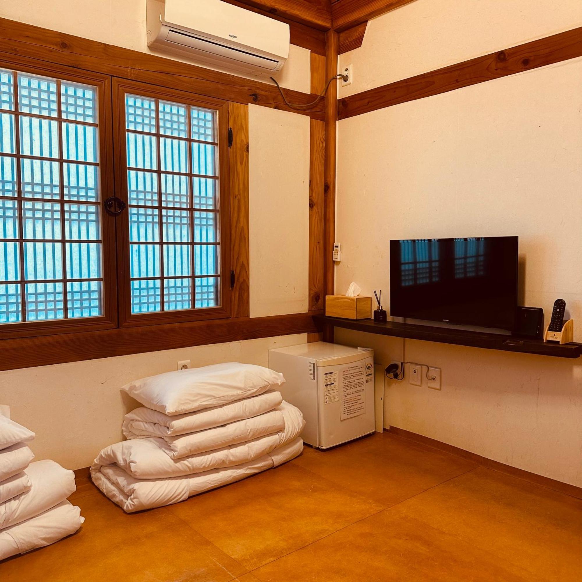 Jeonju Hanok Village Deoksugung Extérieur photo