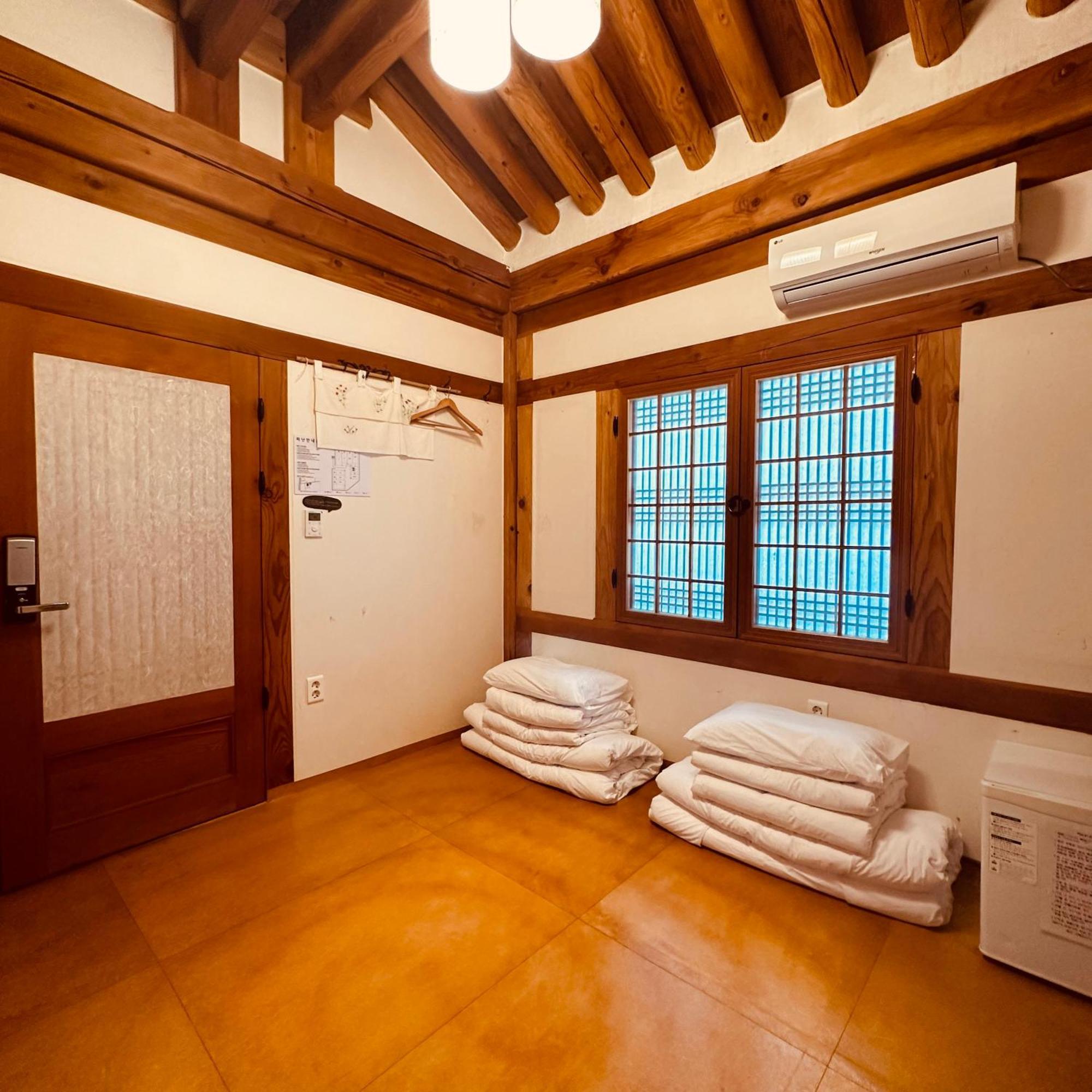Jeonju Hanok Village Deoksugung Extérieur photo