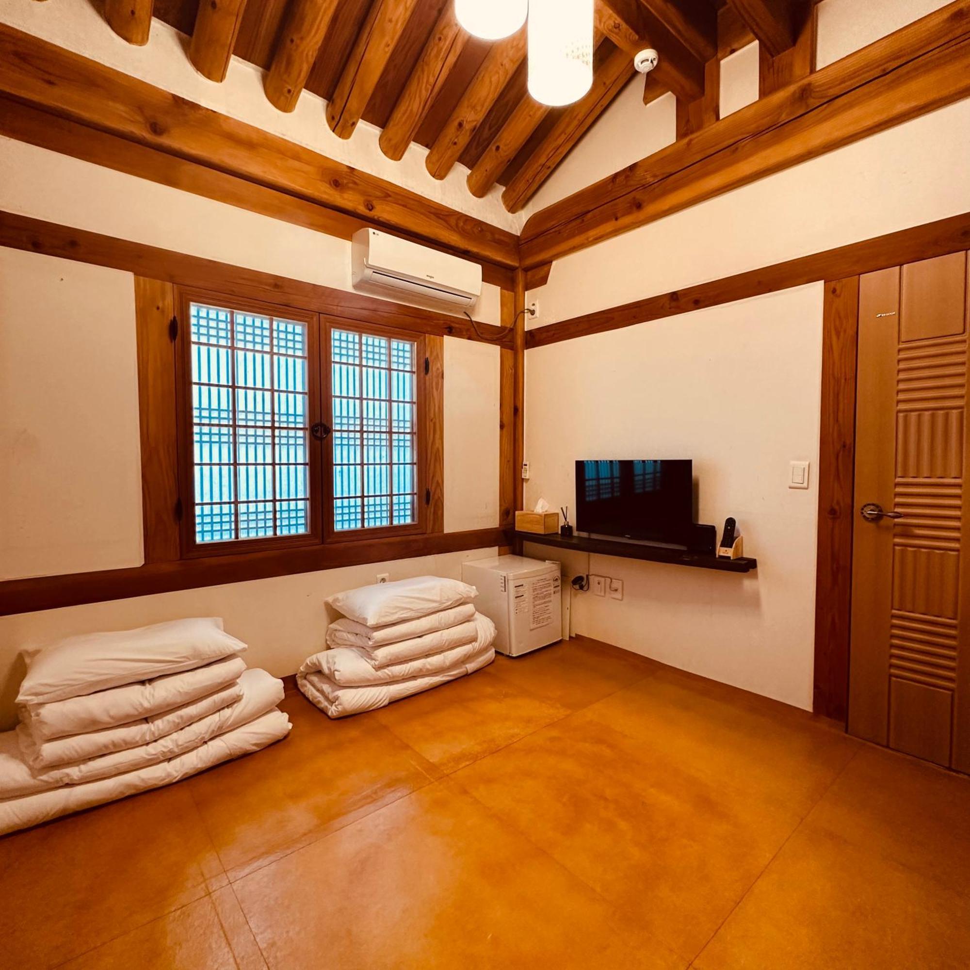 Jeonju Hanok Village Deoksugung Extérieur photo