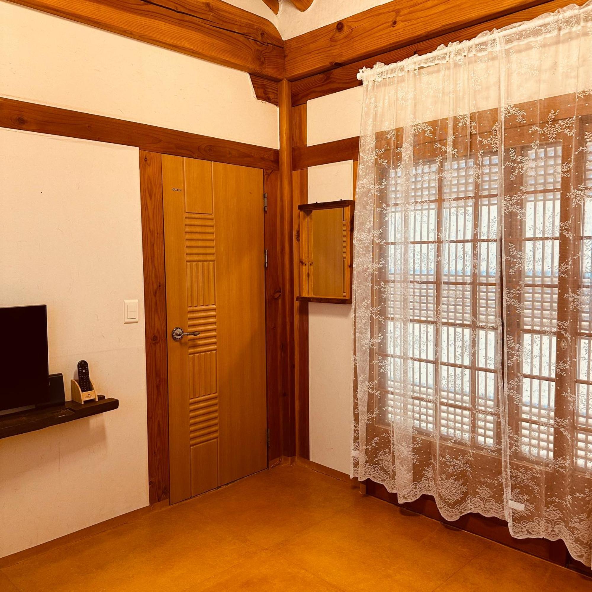 Jeonju Hanok Village Deoksugung Extérieur photo