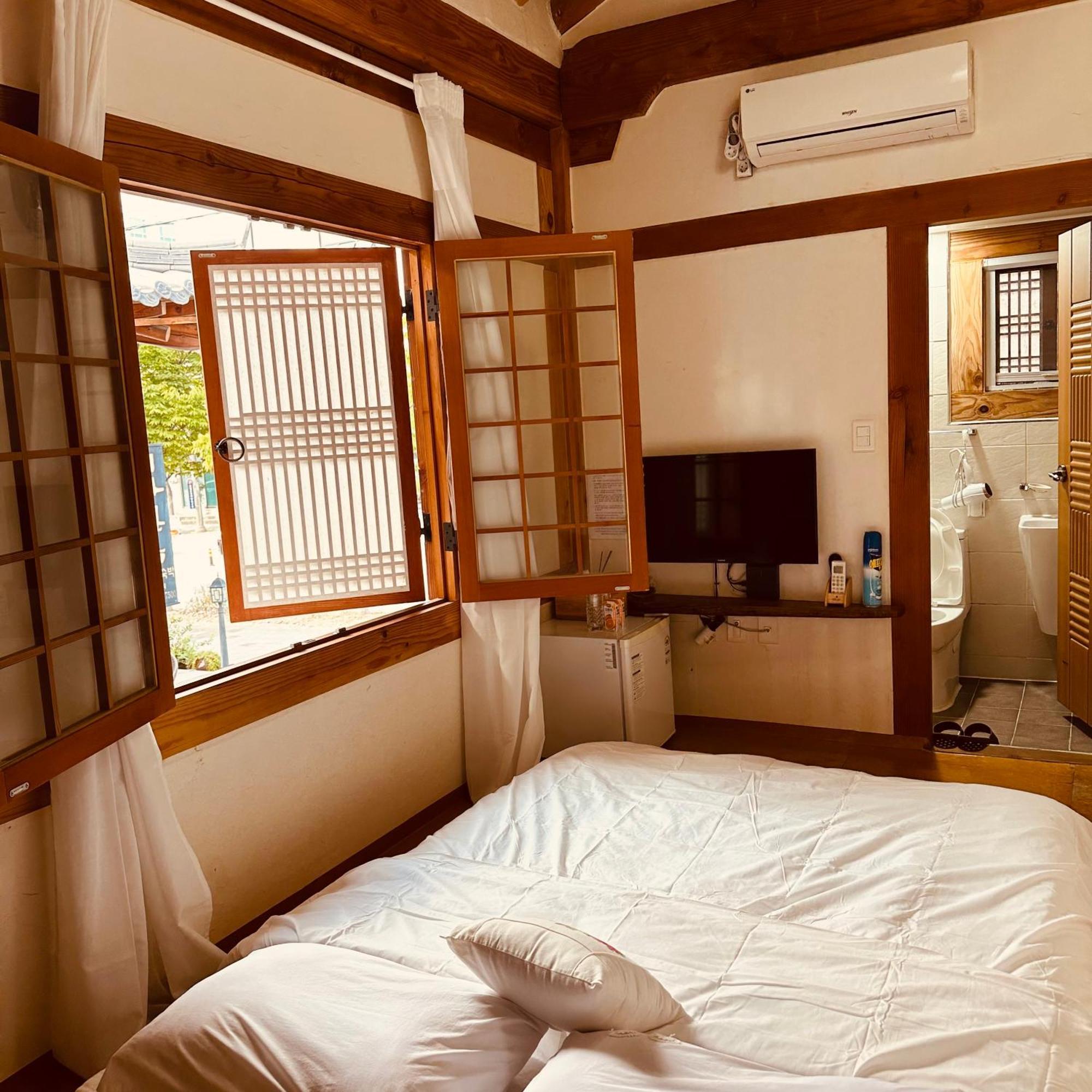 Jeonju Hanok Village Deoksugung Extérieur photo
