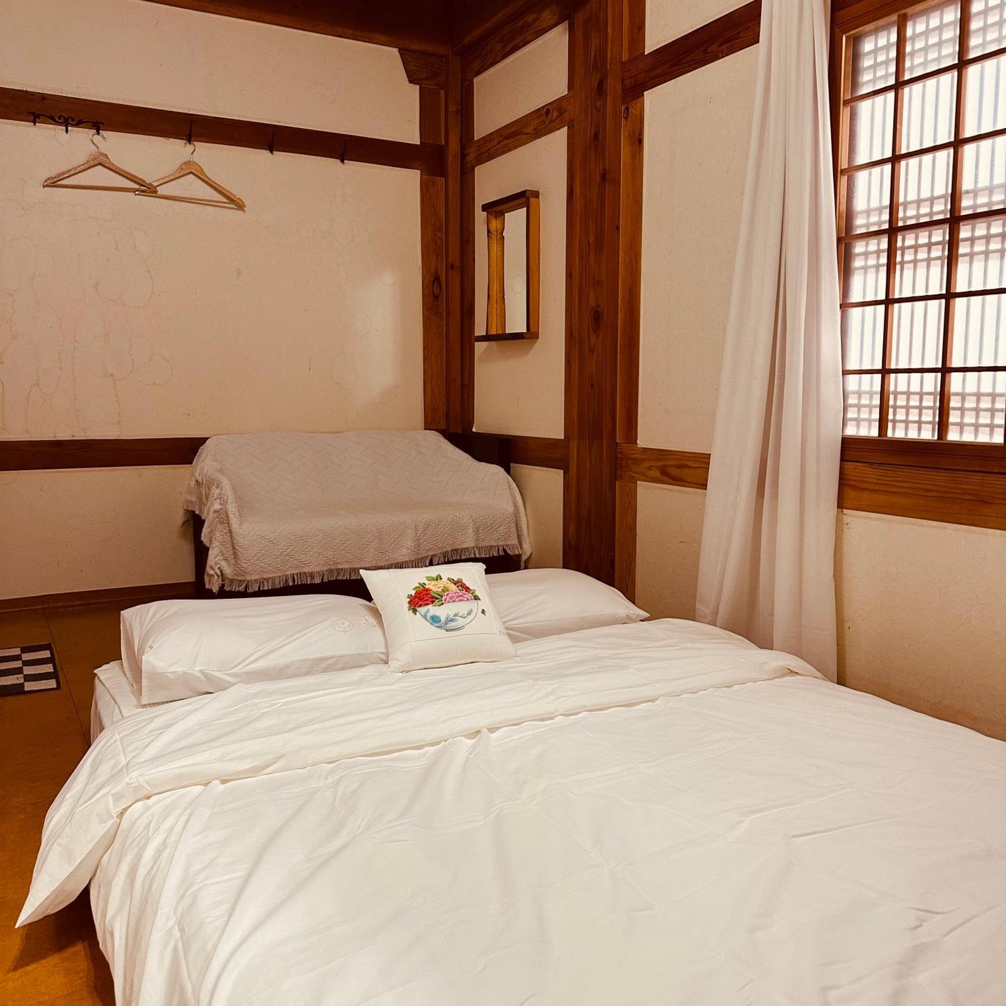 Jeonju Hanok Village Deoksugung Extérieur photo