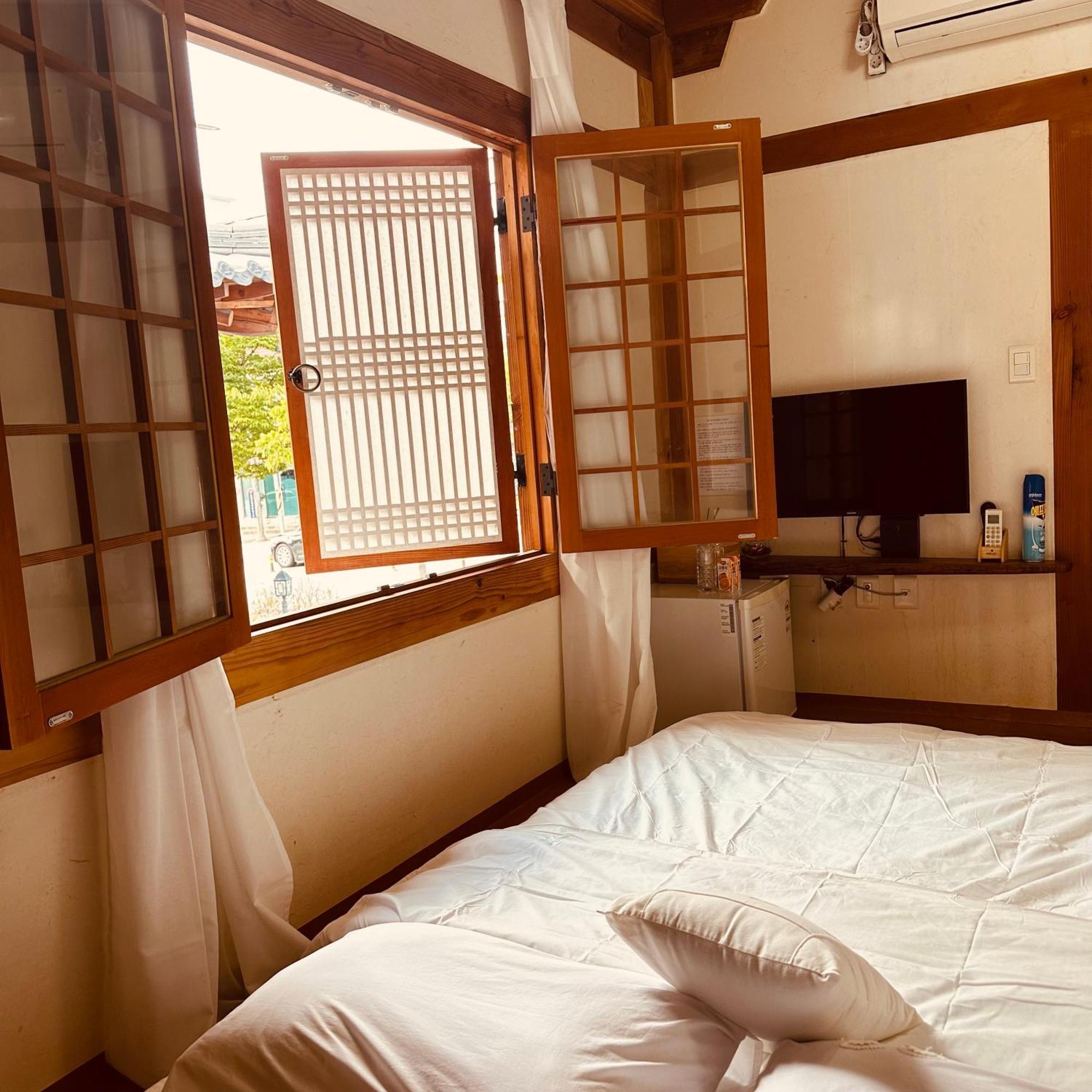 Jeonju Hanok Village Deoksugung Extérieur photo