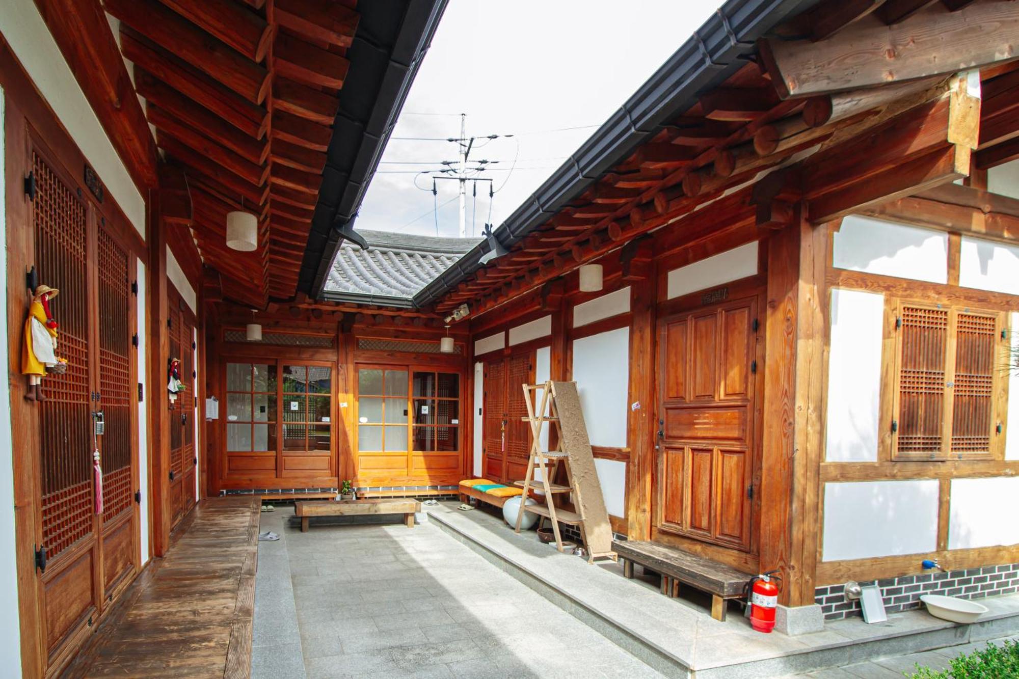 Jeonju Hanok Village Deoksugung Extérieur photo
