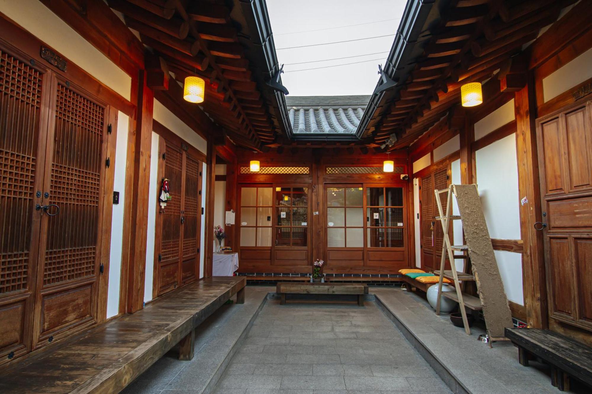 Jeonju Hanok Village Deoksugung Extérieur photo