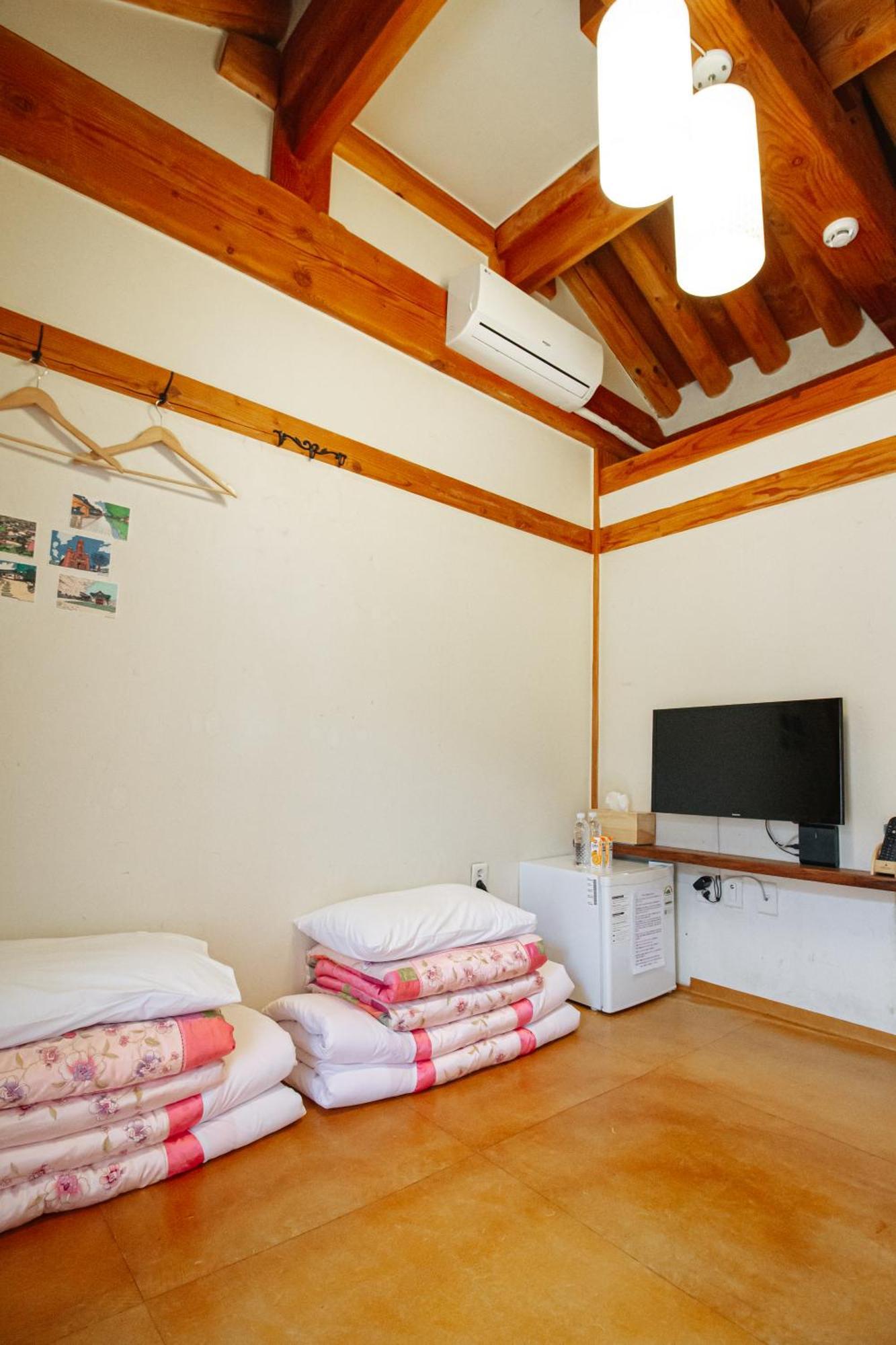 Jeonju Hanok Village Deoksugung Extérieur photo